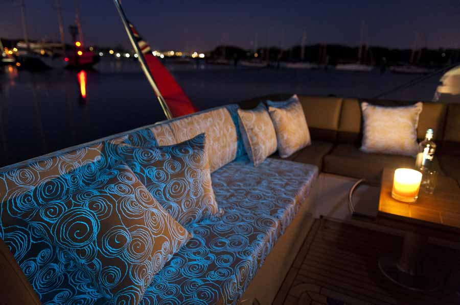 Solar at night, bei Kerzenlicht